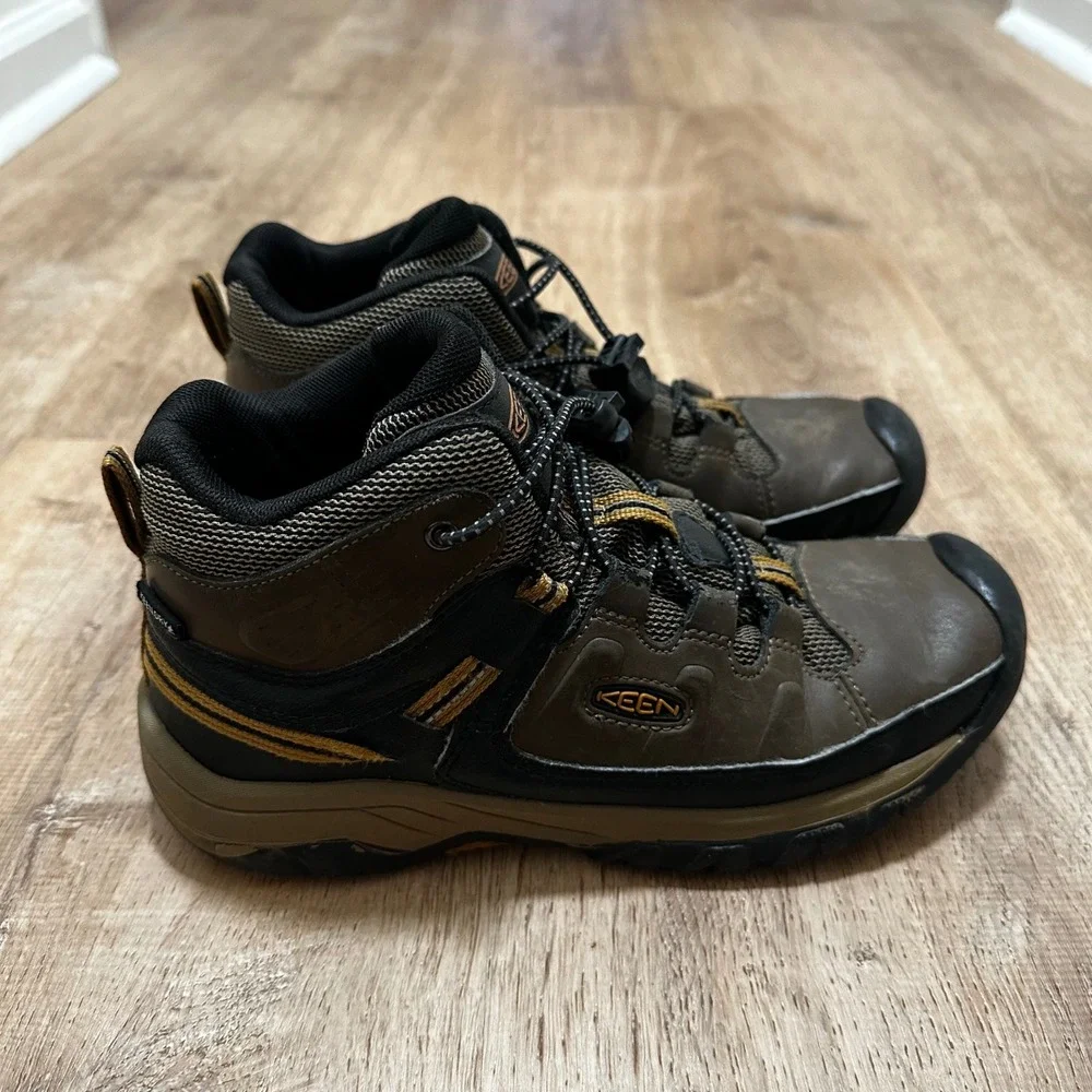 Keen | Kids Brown Black Targhee Waterproof Mid Hiking Lace-Up Boots, Big Boy 4